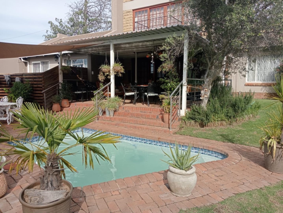 5 Bedroom Property for Sale in Ladybrand Free State